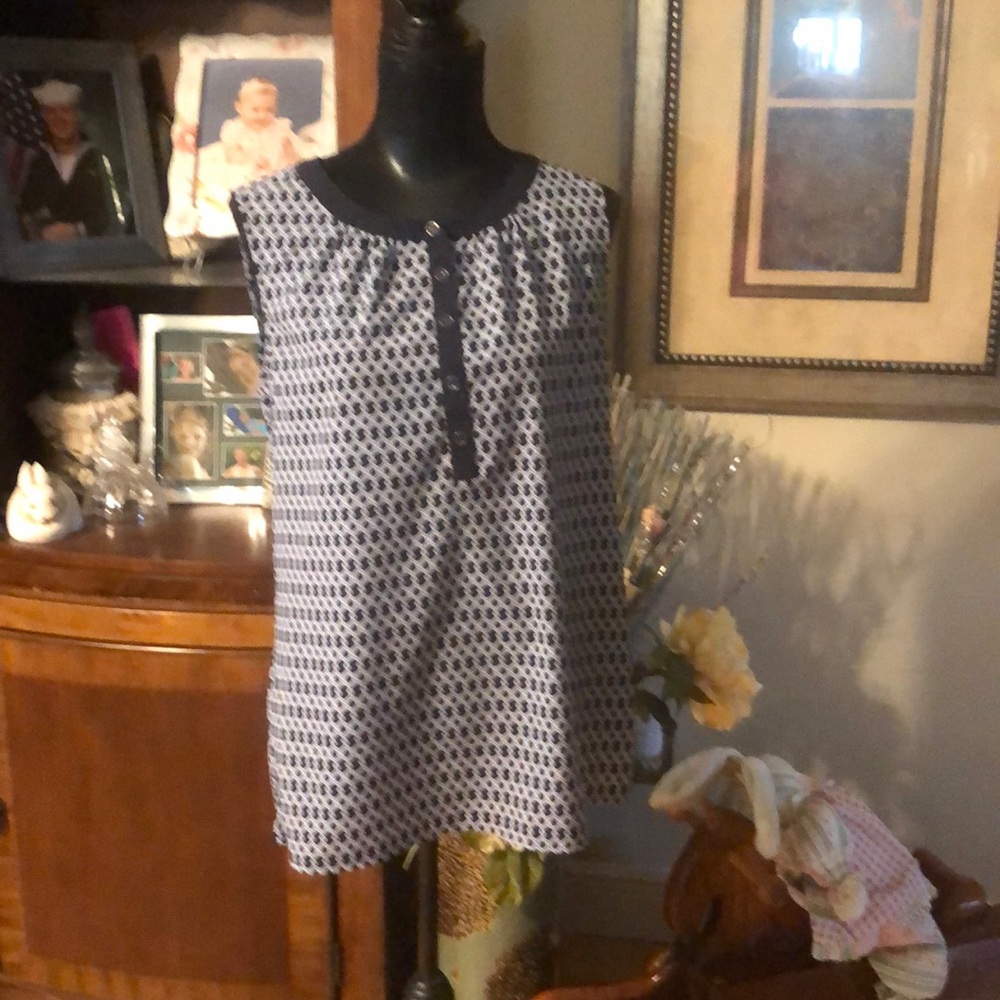 Sleeveless blouse worn 2 times